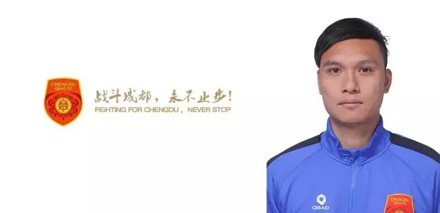 1937年12月13日，时为国平易近当局首都的南京城沦亡，部门官员弃城流亡，但仍有很多官兵留守，誓死捍卫这个年夜厦将倾的城池。 宋锡濂部军官陆剑雄（刘烨 饰）协同战友与日军睁开了剧烈的巷战，他们微弱而固执的抵当终究被压抑，数以万计的中国军平易近成为俘虏，在枪炮声中血染长江；金陵女子学院平安区，女教师姜淑云（高圆圆 饰）奔走来去，极力帮忙和解救所有来此出亡的